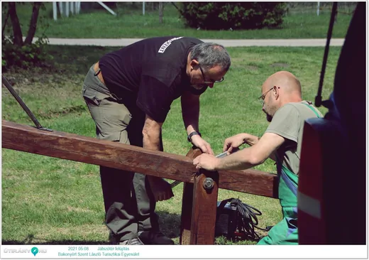 'Közösségi munkában újították fel a 12 éve átadott játszóteret' cikk borítóképe