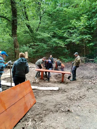 Turisztikai pihenőt hoztak létre a Kőpince-forrásnál borítóképe