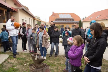 Töklámpás Parádé