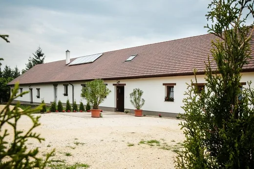 'Kőpince Étterem' cikk borítóképe